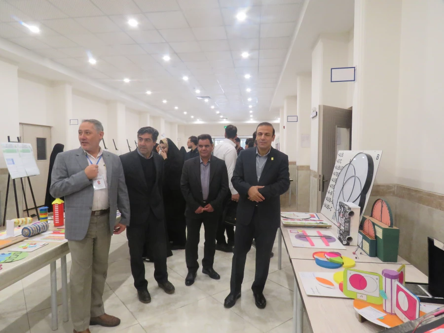 بازدید از دست سازه های دانشجومعلمان در ششمین همایش ملی ریاضی در پردیس فاطمه الزهرا(س) تبریز 4