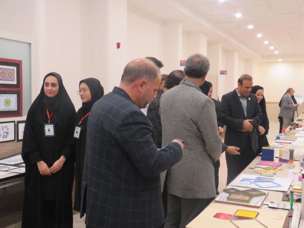 بازدید از دست سازه های دانشجومعلمان در ششمین همایش ملی ریاضی در پردیس فاطمه الزهرا(س) تبریز 7