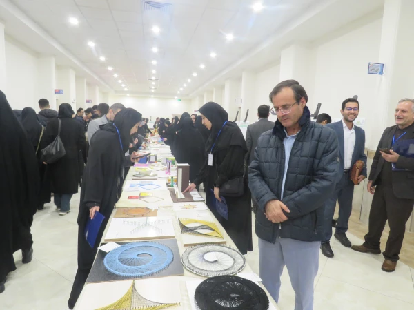 بازدید از دست سازه های دانشجومعلمان در ششمین همایش ملی ریاضی در پردیس فاطمه الزهرا(س) تبریز 2