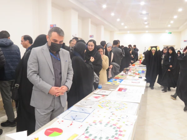 بازدید از دست سازه های دانشجومعلمان در ششمین همایش ملی ریاضی در پردیس فاطمه الزهرا(س) تبریز 2
