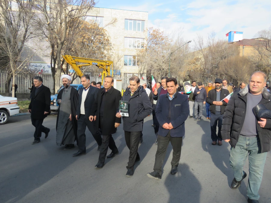 حضور پر شور خانواده ولایتمدار دانشگاه فرهنگیان آذربایجان شرقی در راهپیمایی محکومیت اغتشاشگران آمریکایی و صهیونیستی 3