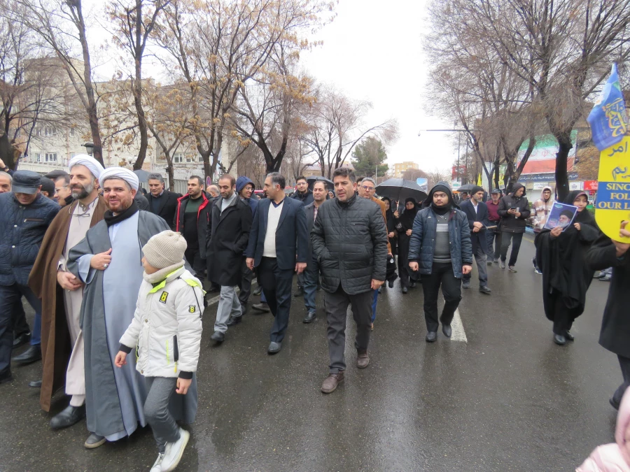 حضور پر شور خانواده ولایتمدار دانشگاه فرهنگیان آذربایجان شرقی در راهپیمایی 22 بهمن ماه 1404 5