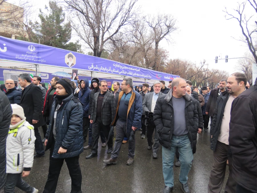 حضور پر شور خانواده ولایتمدار دانشگاه فرهنگیان آذربایجان شرقی در راهپیمایی 22 بهمن ماه 1404 8