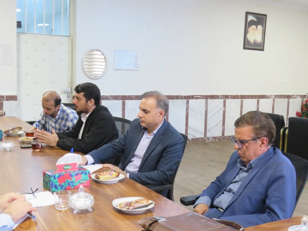 جلسه بررسی مشکلات آموزشی دانشگاه در اتاق ریاست پردیس علامه امینی برگزار شد. 6