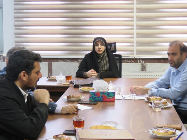 جلسه بررسی مشکلات آموزشی دانشگاه در اتاق ریاست پردیس علامه امینی برگزار شد. 7